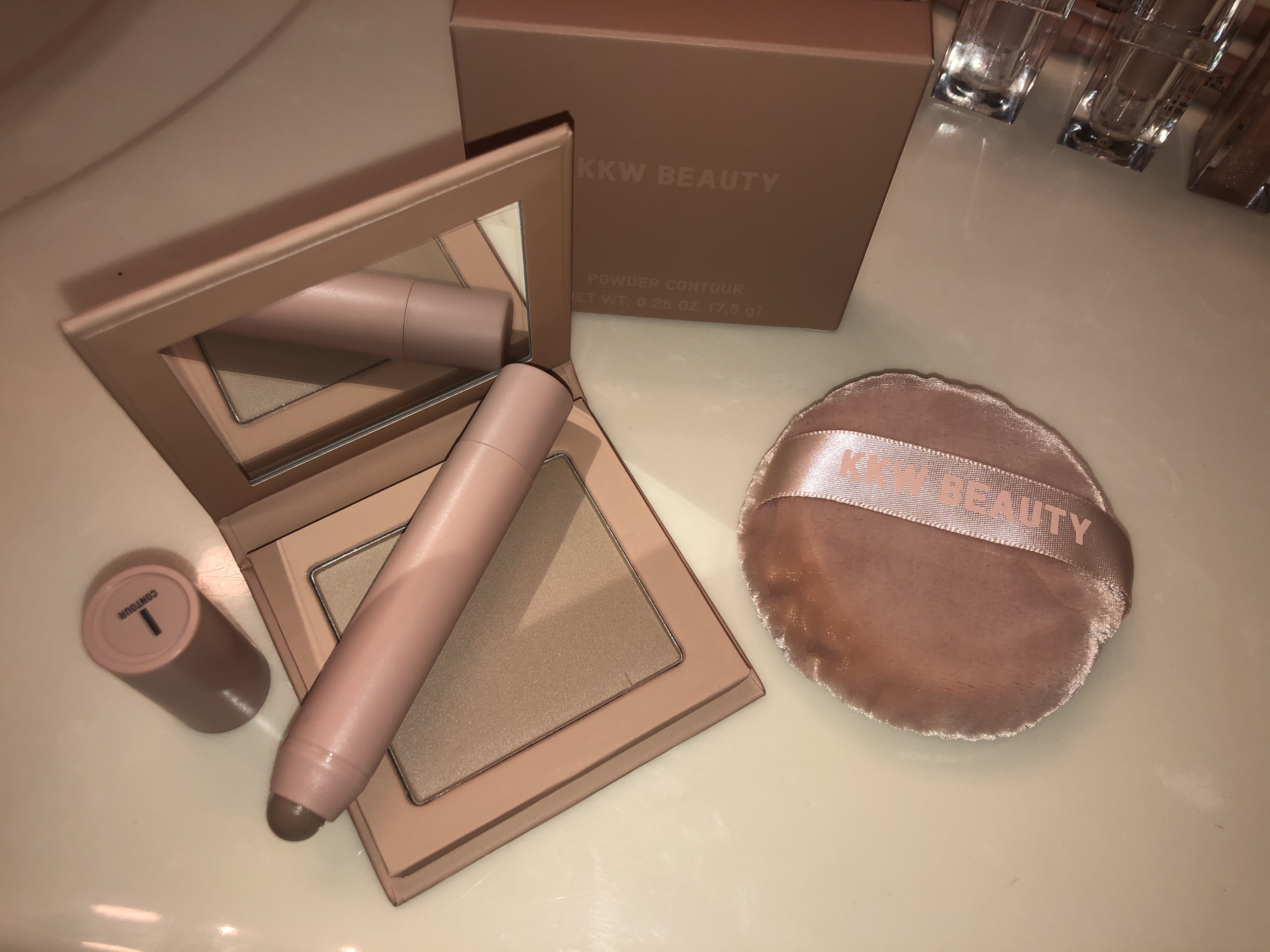 KKW BEAUTY コントゥアパレット 【公式通販】